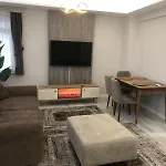 Zara\'S Home In Istanbul